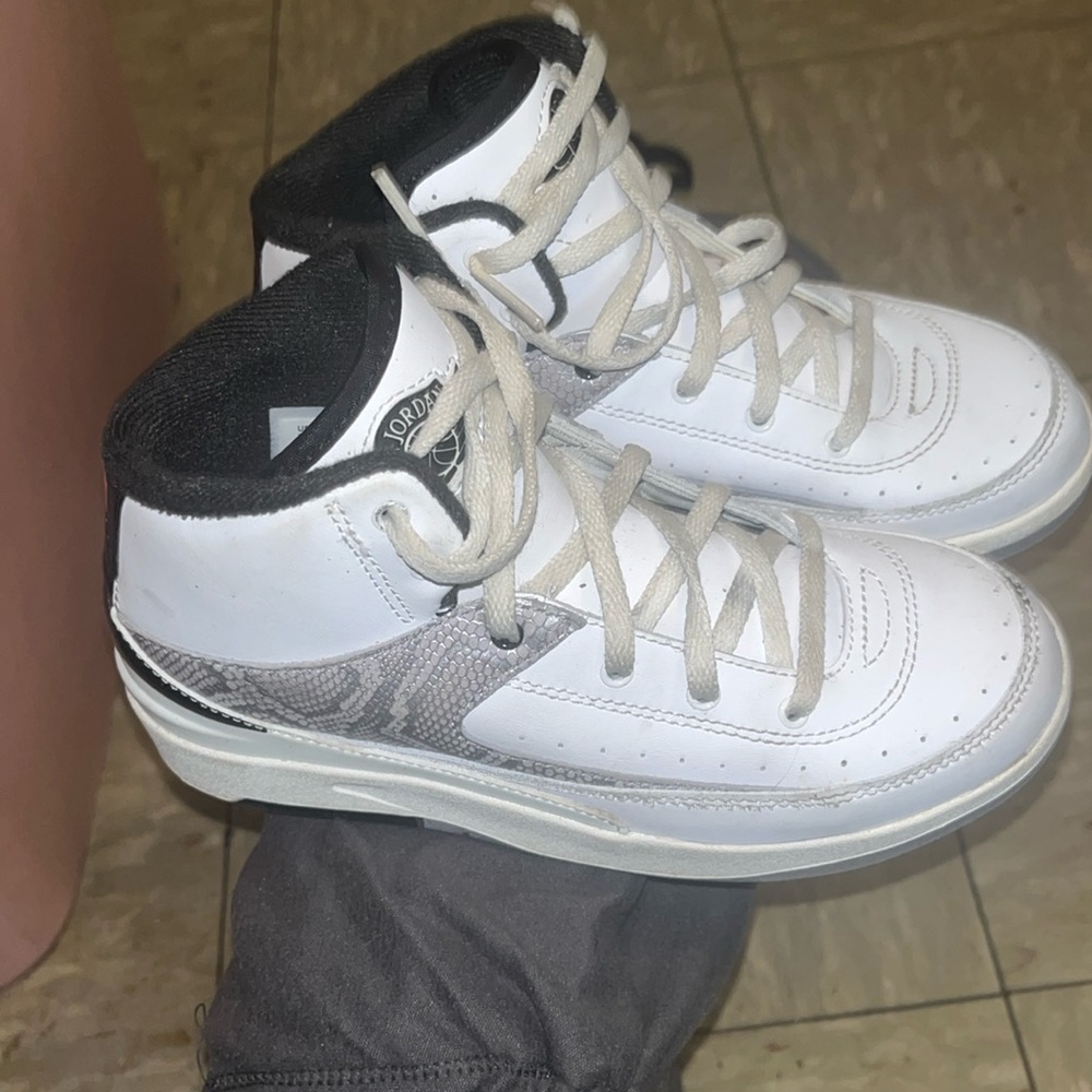 Jordan Big Kid's 2 Retro Python White/Fire Red-Black-Sail (DQ8562 102)